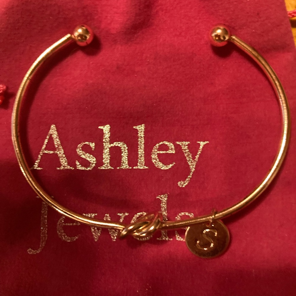 NWOT ROSE GOLD TONE INITIAL S BRACELET